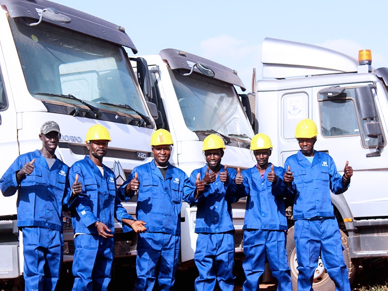 Équipe de service de CRSG SENEGAL L'AUTOMOBILE SUARL